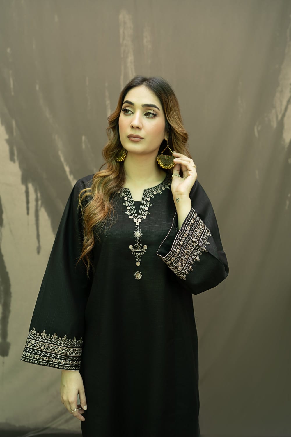 Noor E Shehr – Embroidered Shirt & Trouser